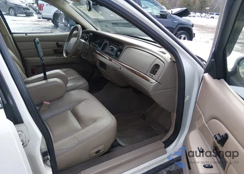 2005 Ford Crown Victoria Lx/Lx Sport z USA, uszkodzony, nr VIN 2FAFP74W85X119815